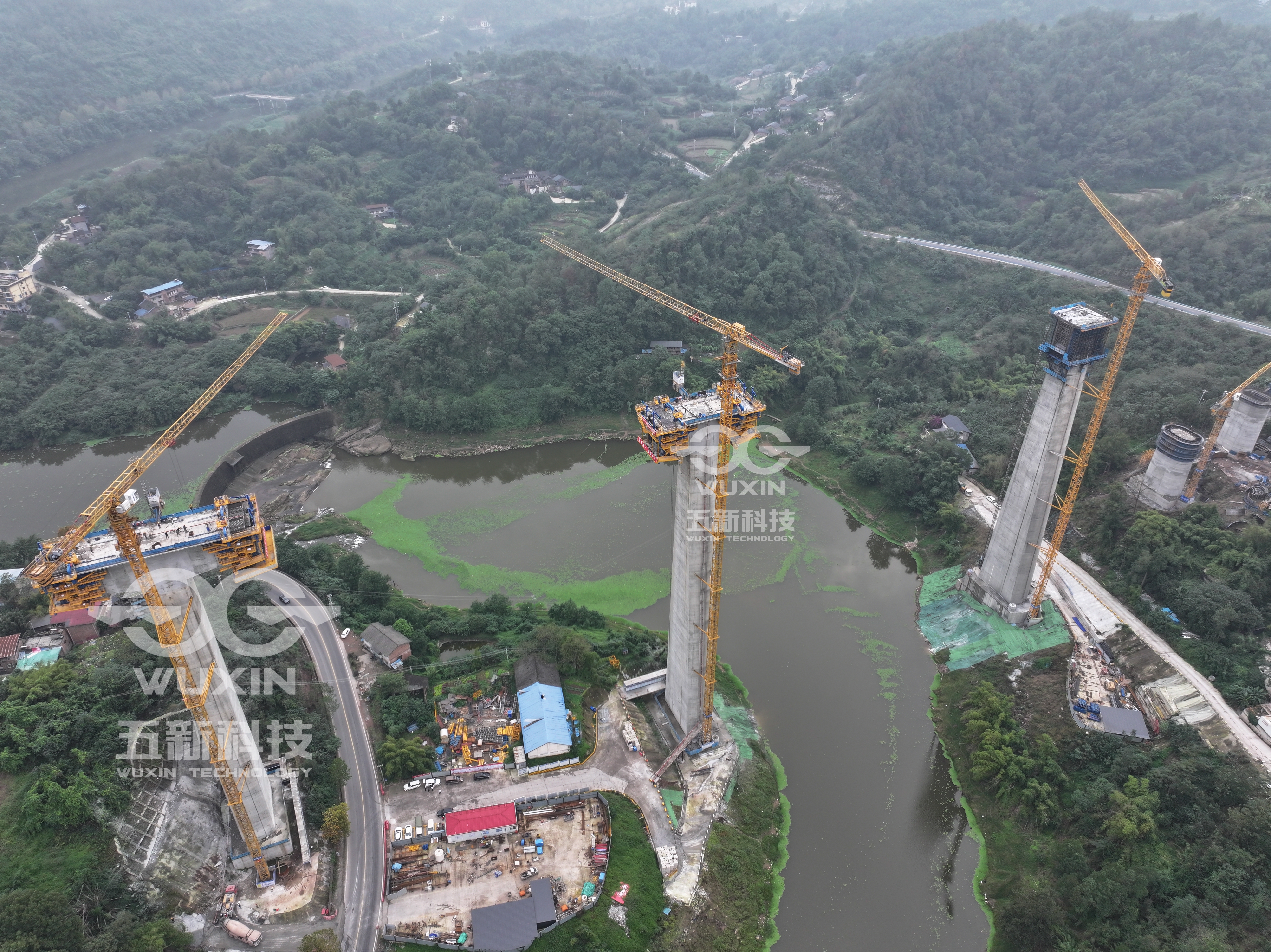 智能懸臂造橋機 — （中鐵十二局-渝萬高鐵）1.jpg