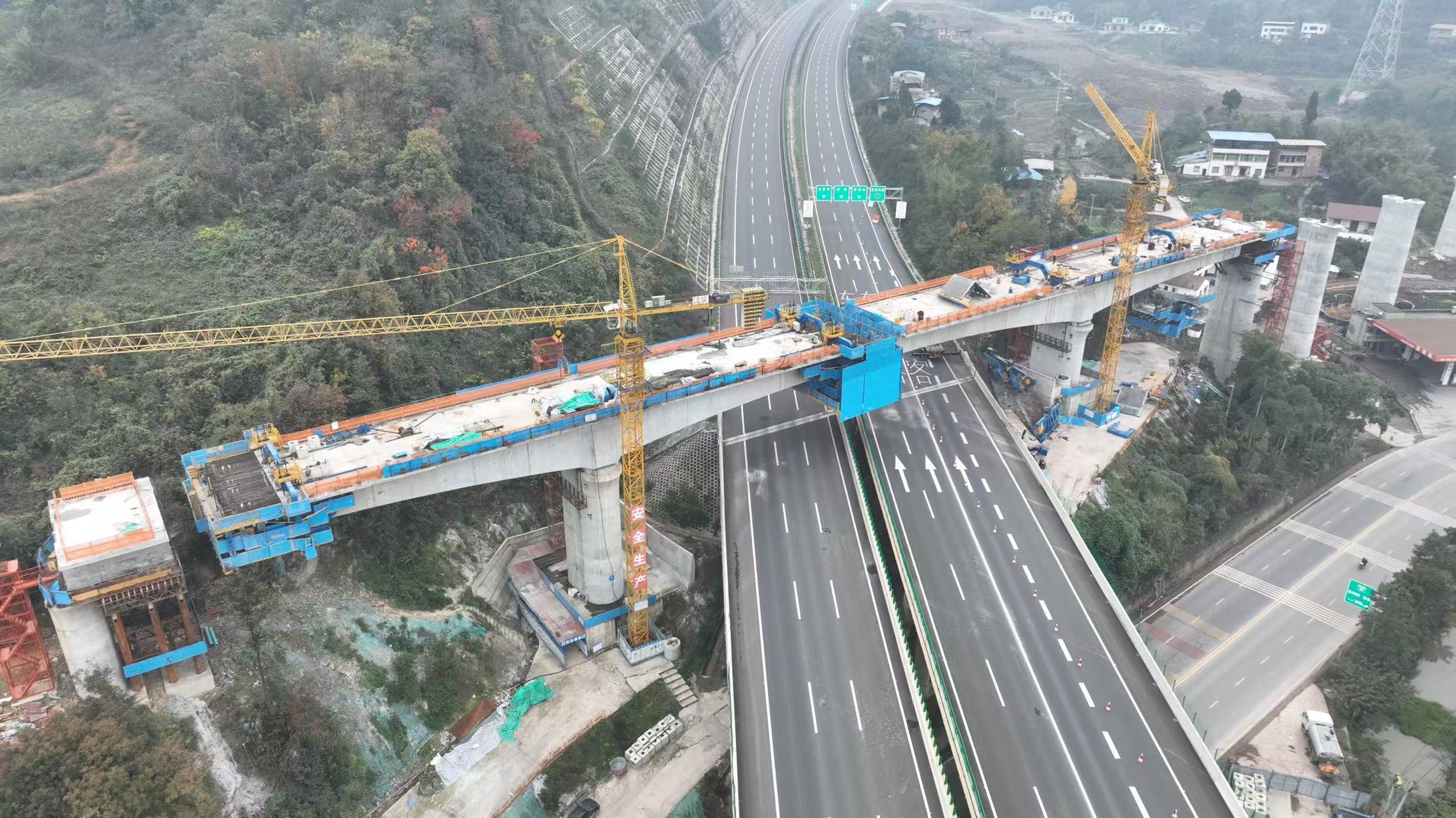 銅安特大橋合龍成功,五新智能懸臂造橋機轉戰淮遠河特大橋!