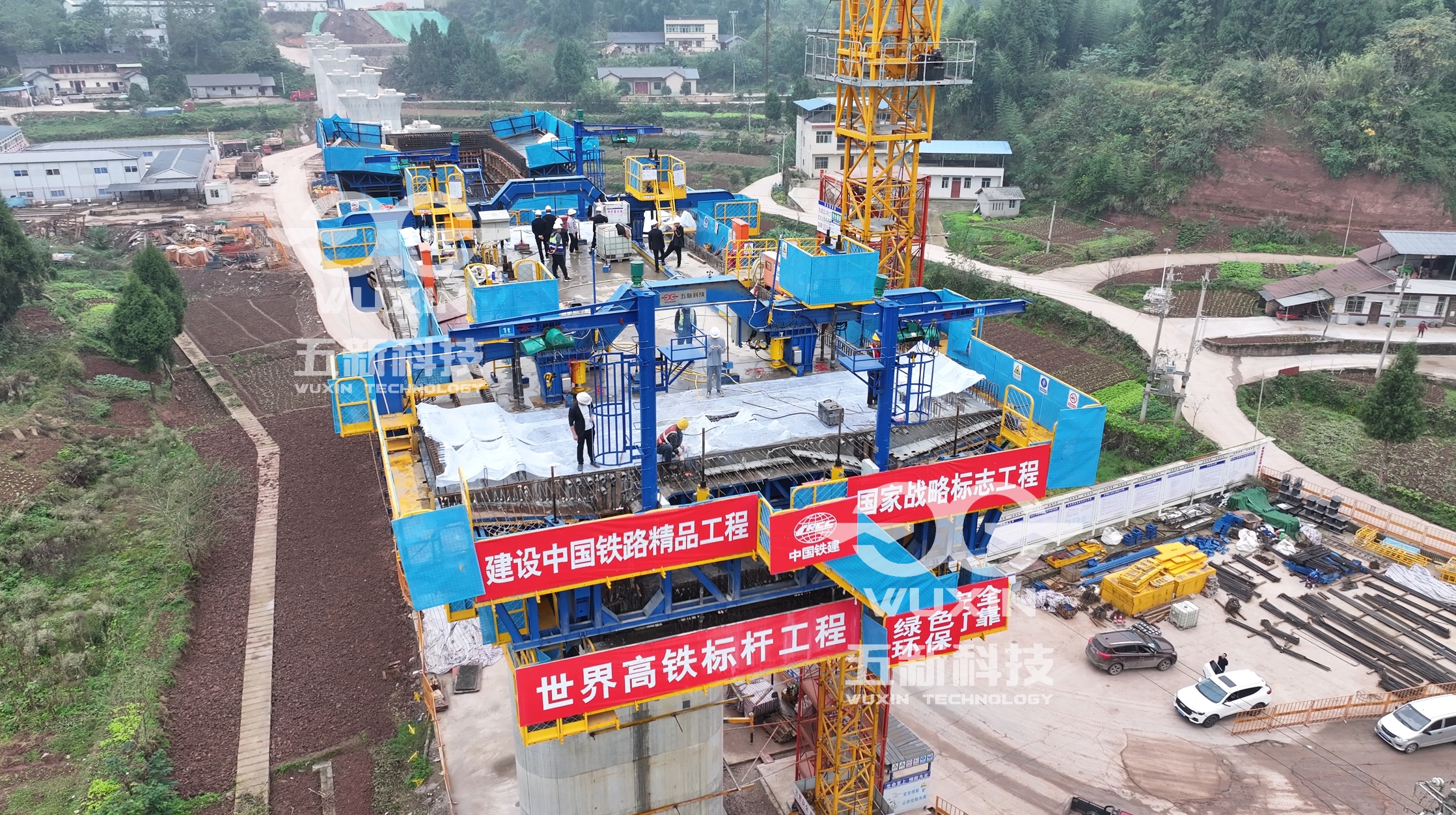 中鐵十四局-成渝中線重慶段站前四標智能懸臂造橋機3.jpg